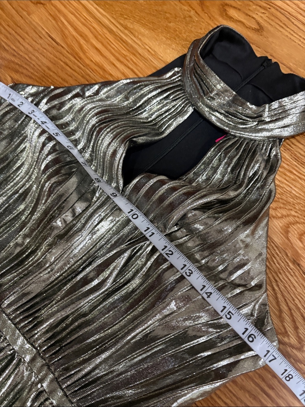 Vince Camuto Metallic  Pleated Halter Maxi gown Dress glam sparkle NWOT size 6 - Picture 9 of 13